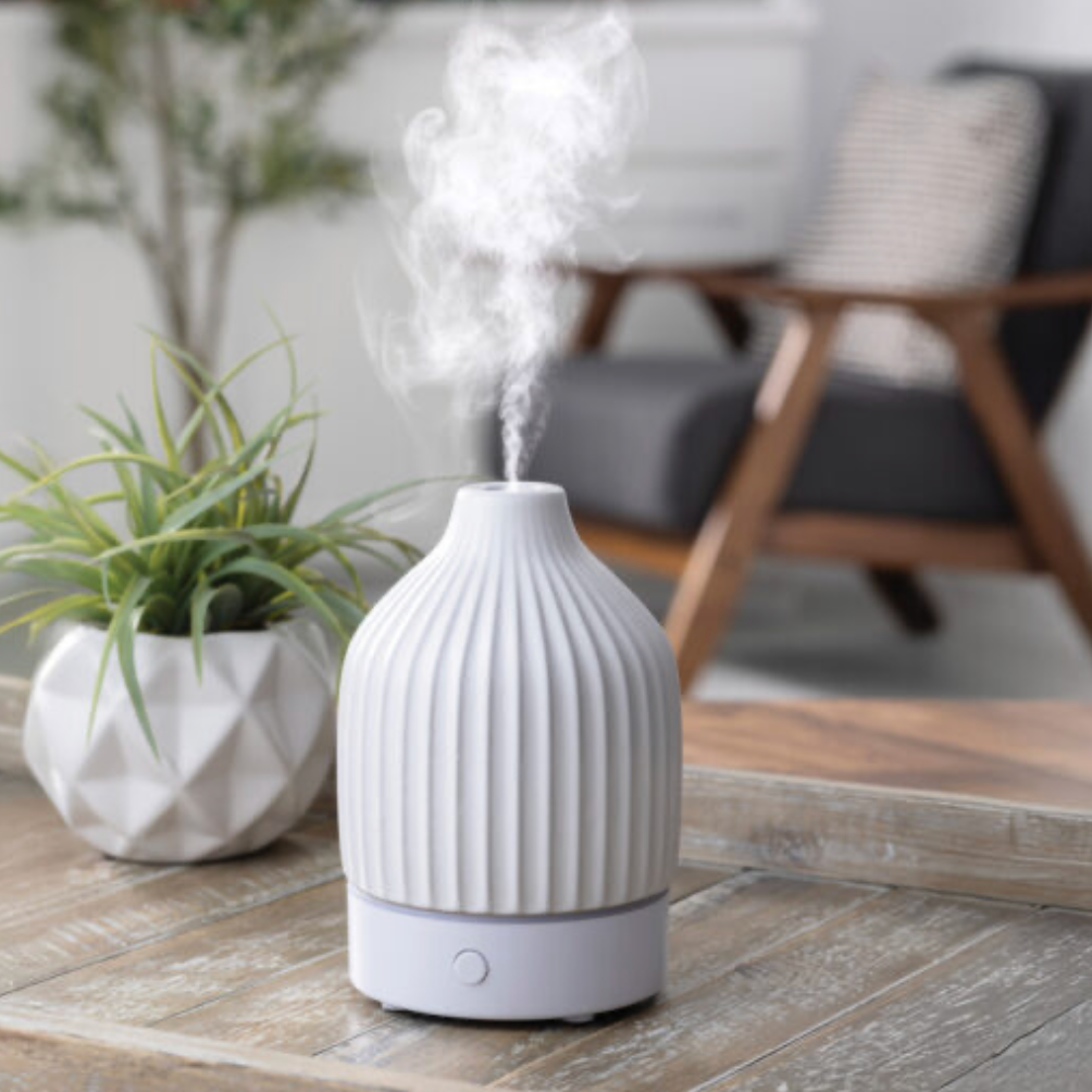 FLUTED WHITE ESSENTIAL OIL DIFFUSER